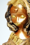 Skulptur von Myrthyra: "Ailaiana, das Wesen der Beschenkung und das Geben und