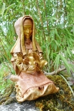 Skulptur von Myrthyra: "Frau mit Rose"