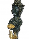 Skulptur: "Rosenfrau"