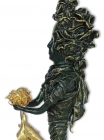 Skulptur: "Rosenfrau"