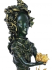 Skulptur: "Rosenfrau"