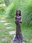 Skulptur: "Wasserträgerin"